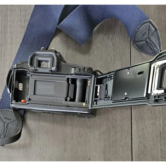 Canon Rebel 35MM EOS S Camera Body Only With Strap - Picture 6 of 8